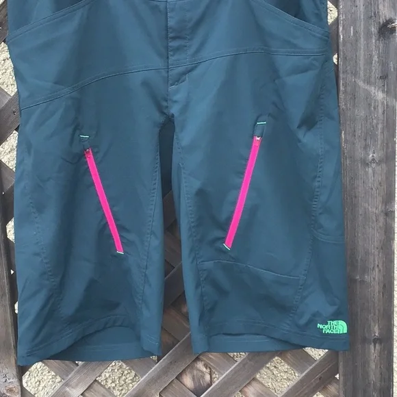 The North Face blue/green shorts with pockets - Picture 3 of 16